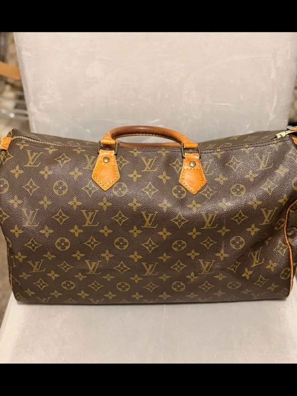 Louis Vuitton Monogram Speedy 40 Authentic